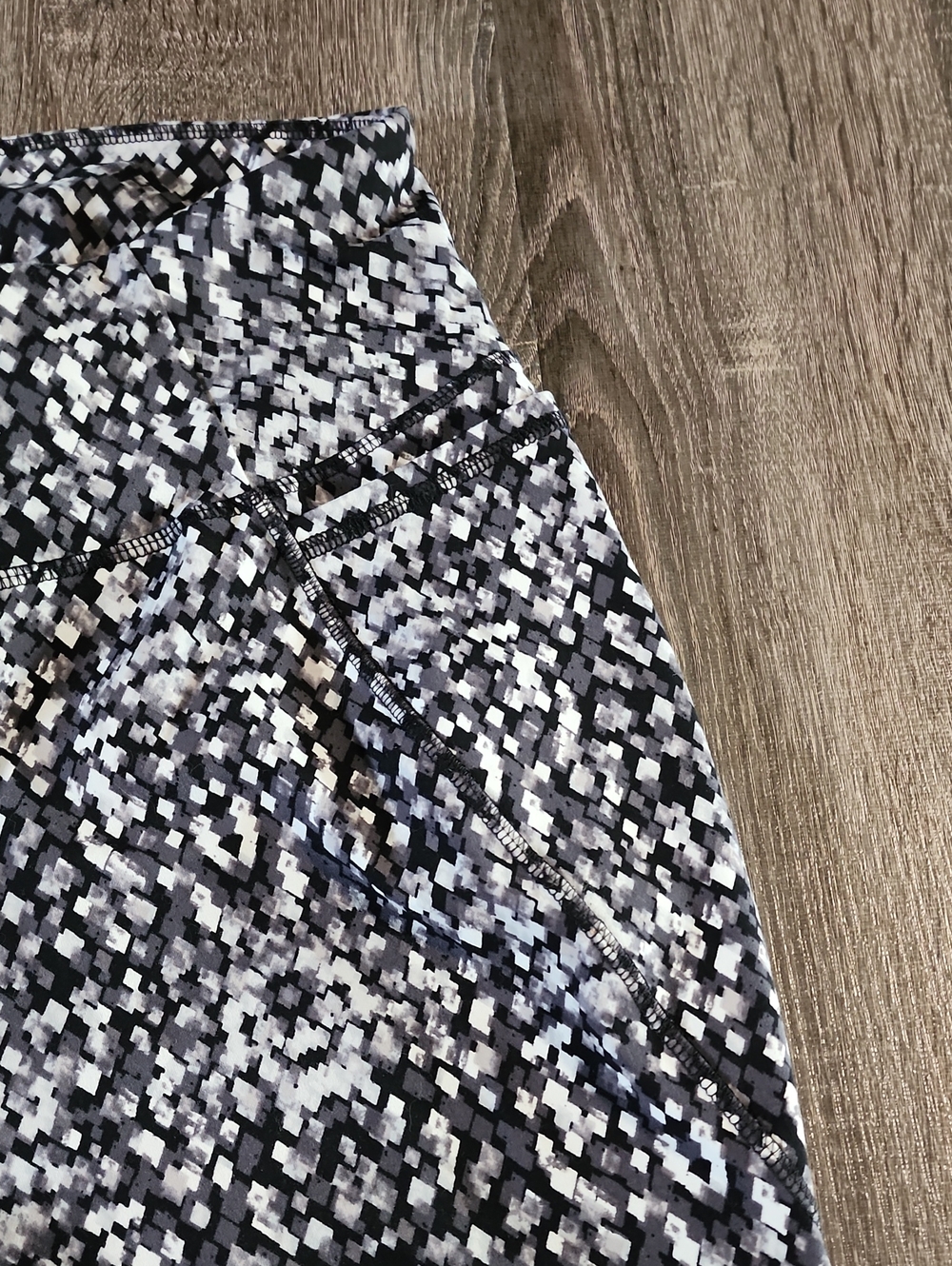 🌵 LIVI Pocket Leggings 🌵 - Picture 4 of 4